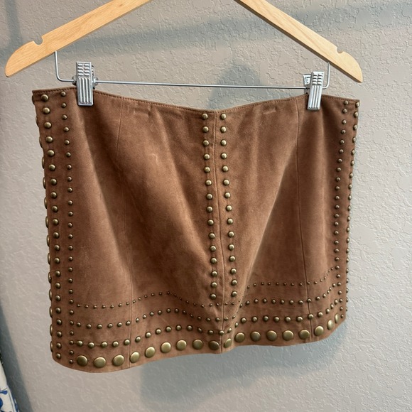 Haute Hippie Dresses & Skirts - Haute Hippie Taupe Suede Studded Mini Skirt Brown Boho Western HHFA12-4084 Large